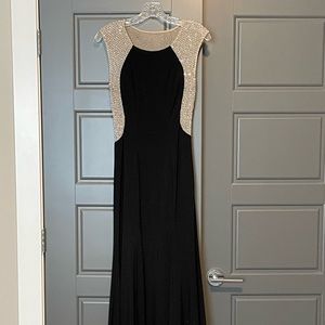 Cache formal dress